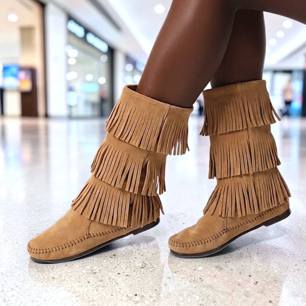 Minnetonka Women’s Taupe 3 Layer Suede Fringe Boots Sz 6